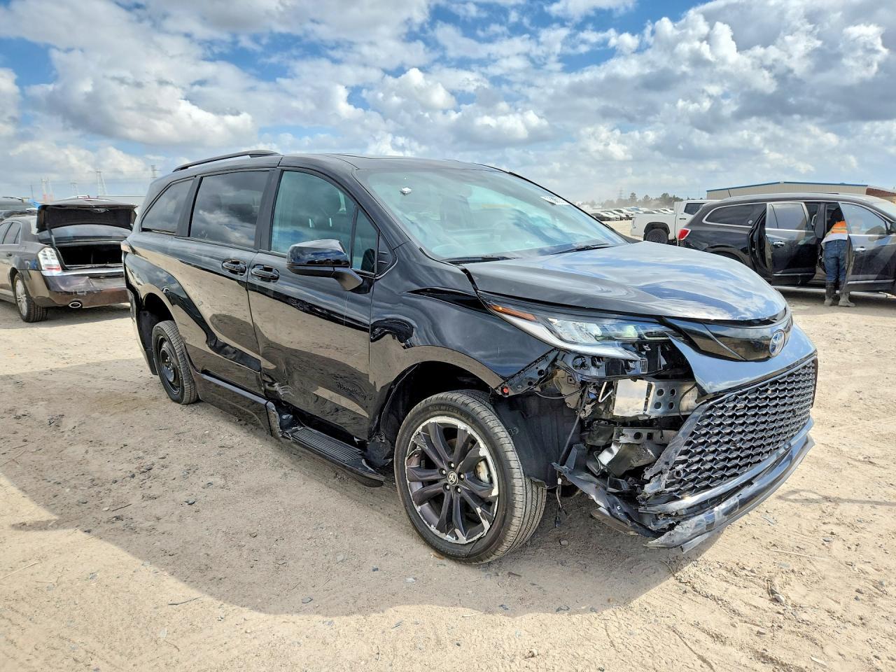 2025 Toyota Sienna Xse 7-Passenger - Image 4