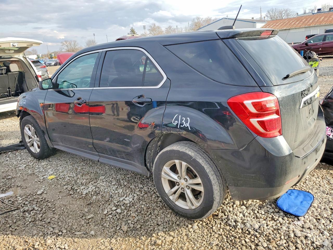 2016 Chevrolet Equinox Ls - Image 2