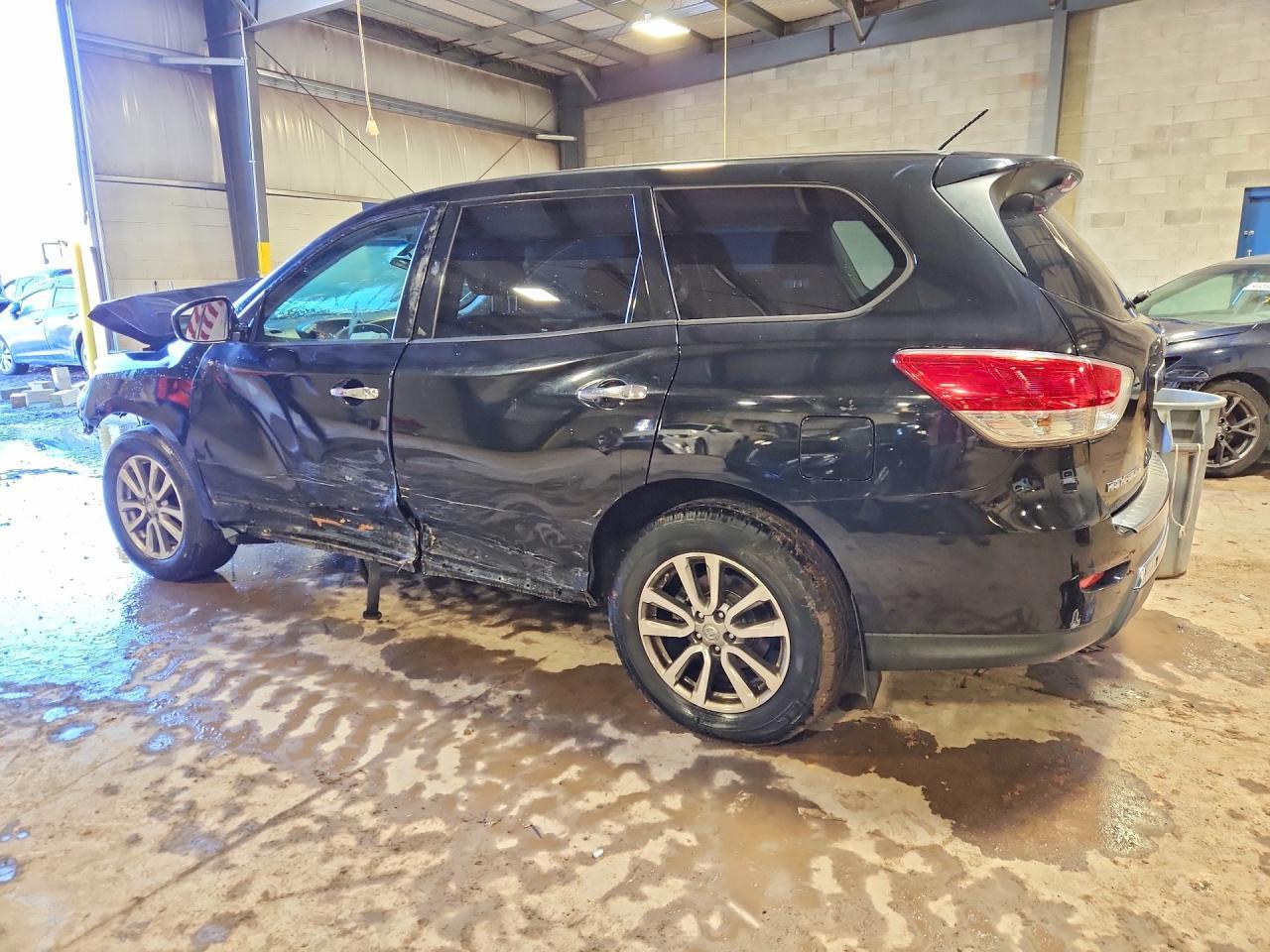 2013 Nissan Pathfinder S - Фото 2