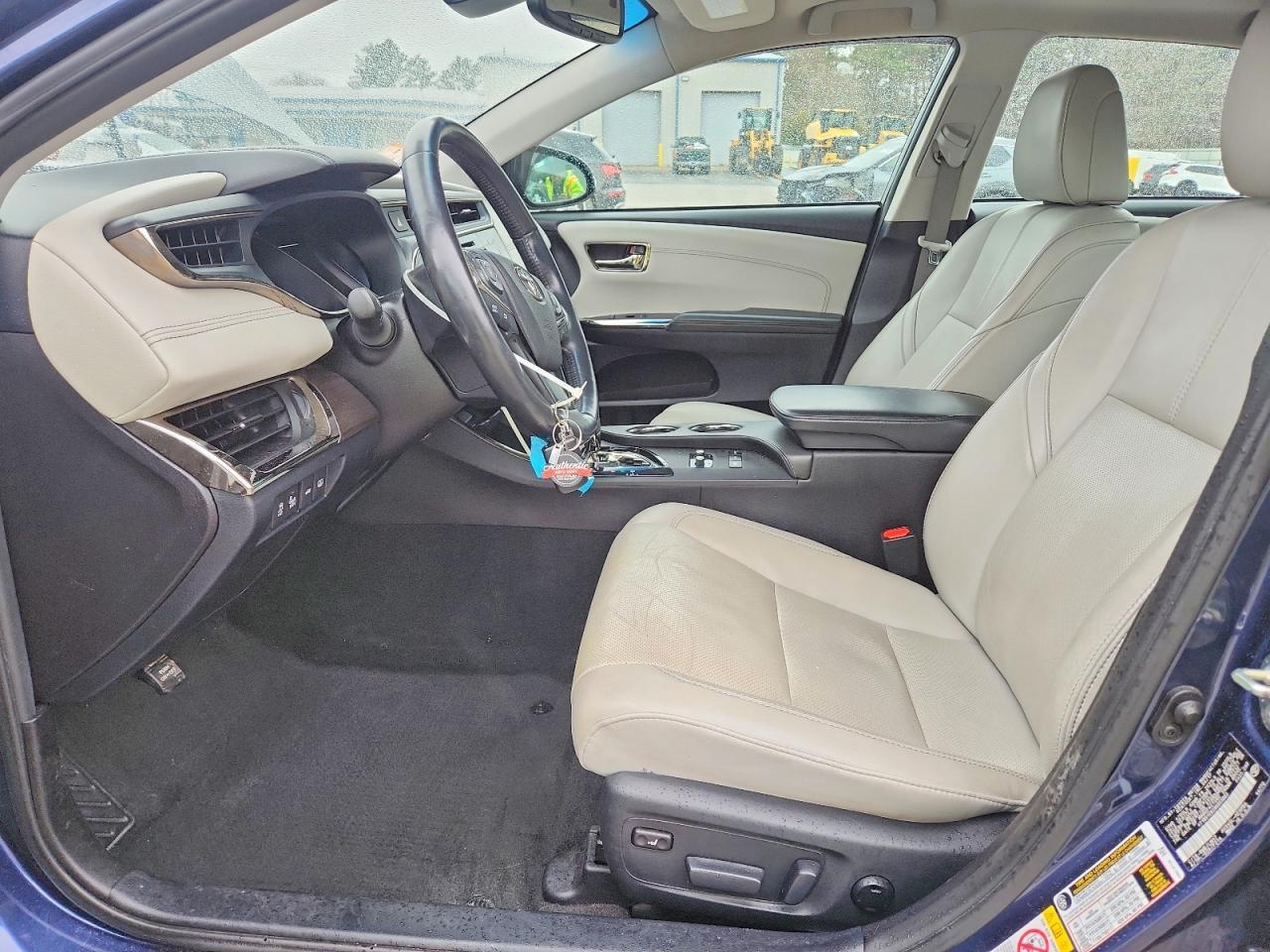 2017 Toyota Avalon Hybrid Limited - Image 7