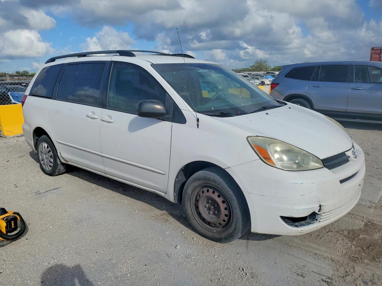 2004 Toyota Sienna Le 7 Passenger - Фото 4