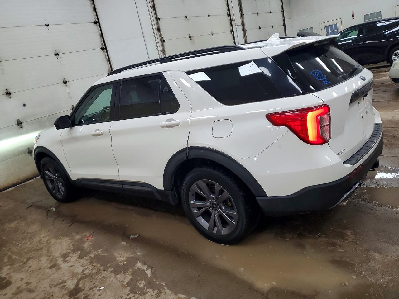2022 Ford Explorer Xlt - Фото 2