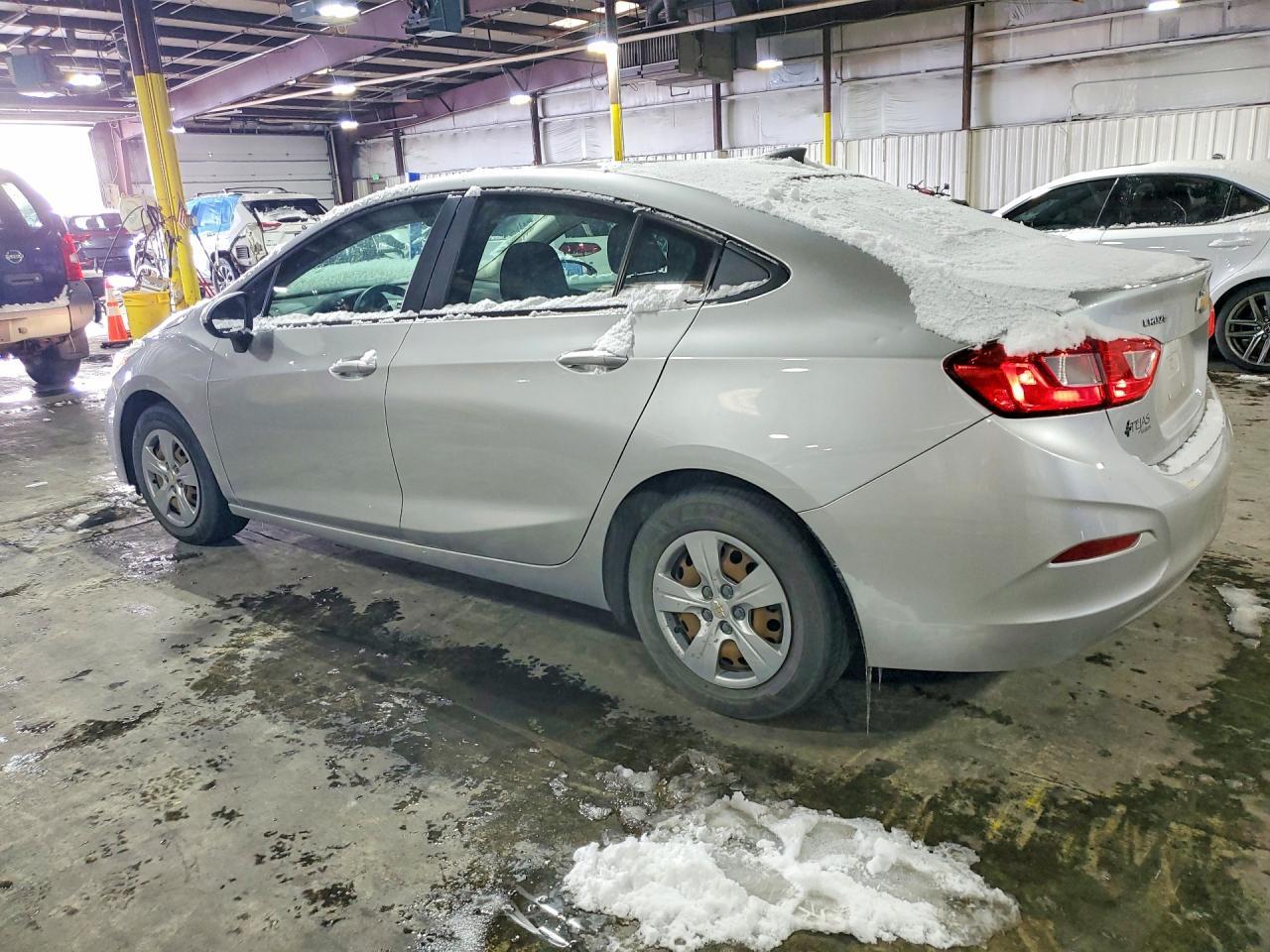 2018 Chevrolet Cruze Ls - Фото 2