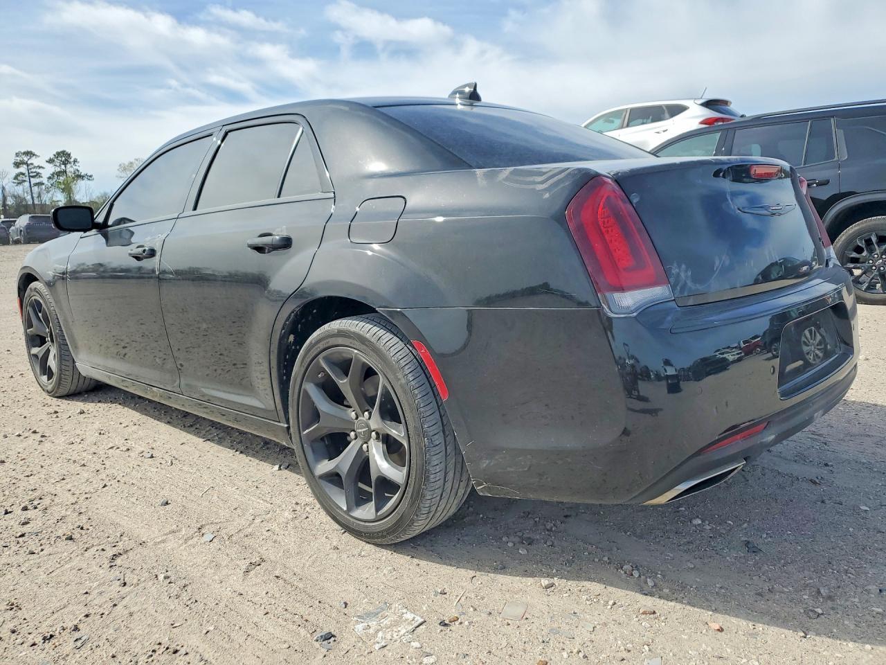 2023 Chrysler 300 S - Фото 2