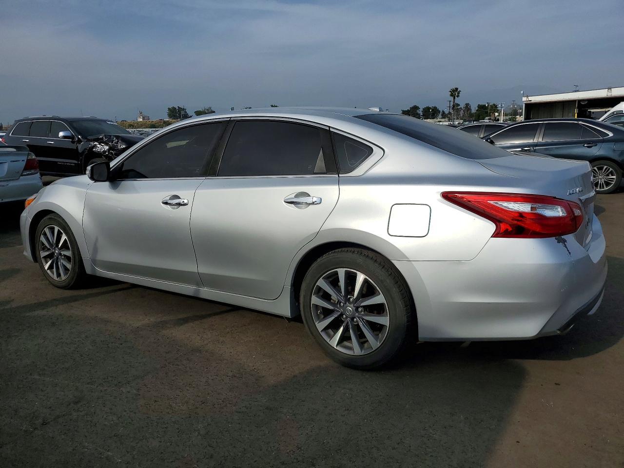 2017 Nissan Altima 2.5 Sl - Image 2