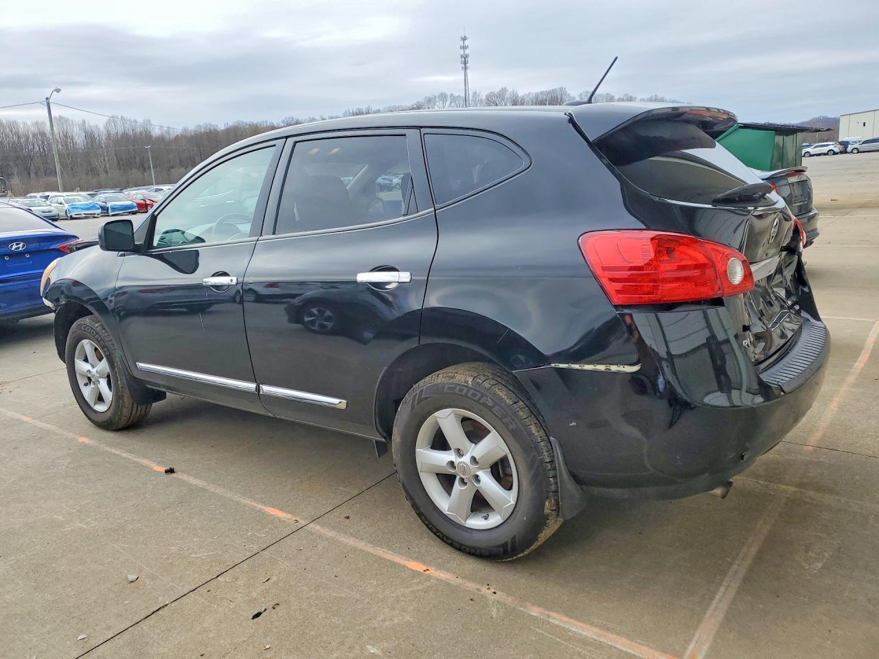 2013 Nissan Rogue S - Image 2