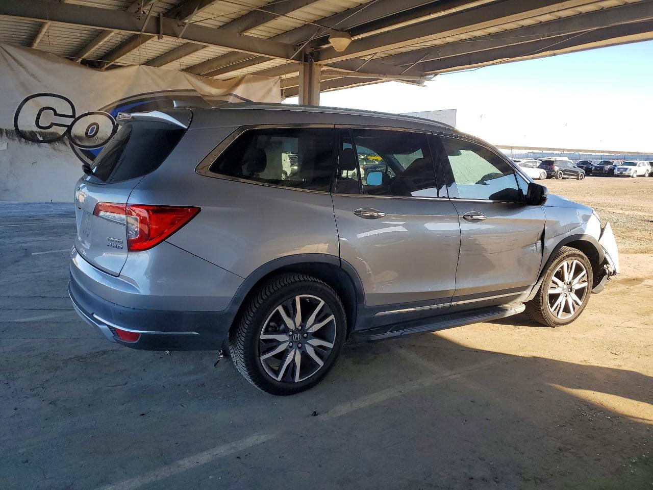 2019 Honda Pilot Touring - Image 3