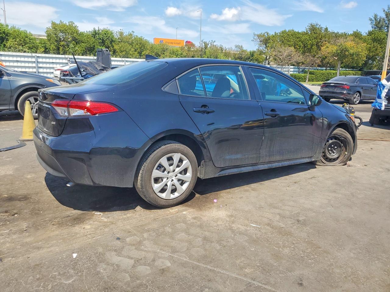 2025 Toyota Corolla Le - Фото 3