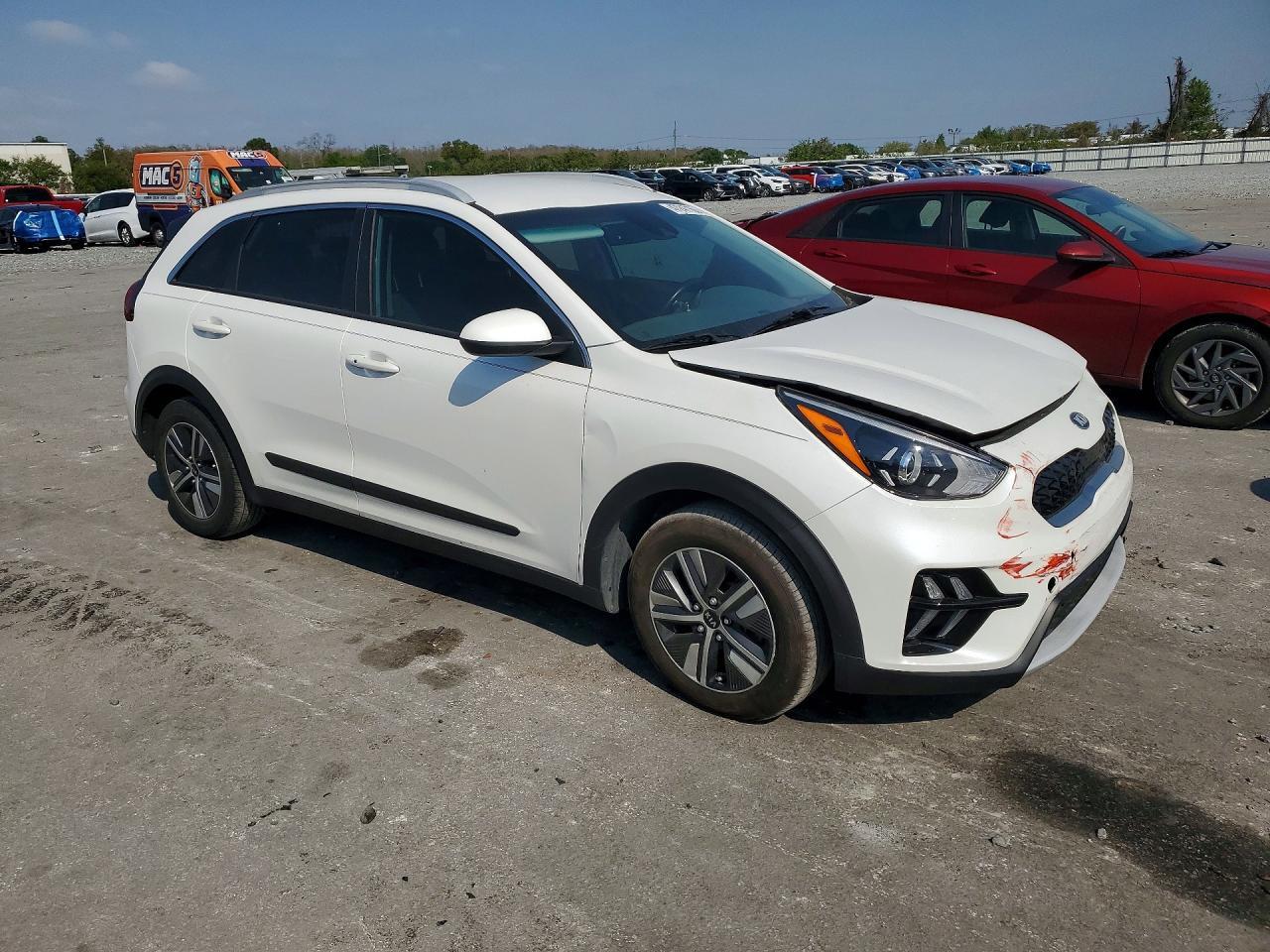 2021 Kia Niro Lxs - Image 4