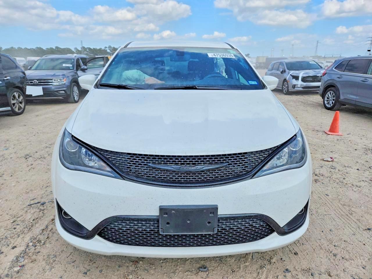 2020 Chrysler Pacifica Touring - Фото 5