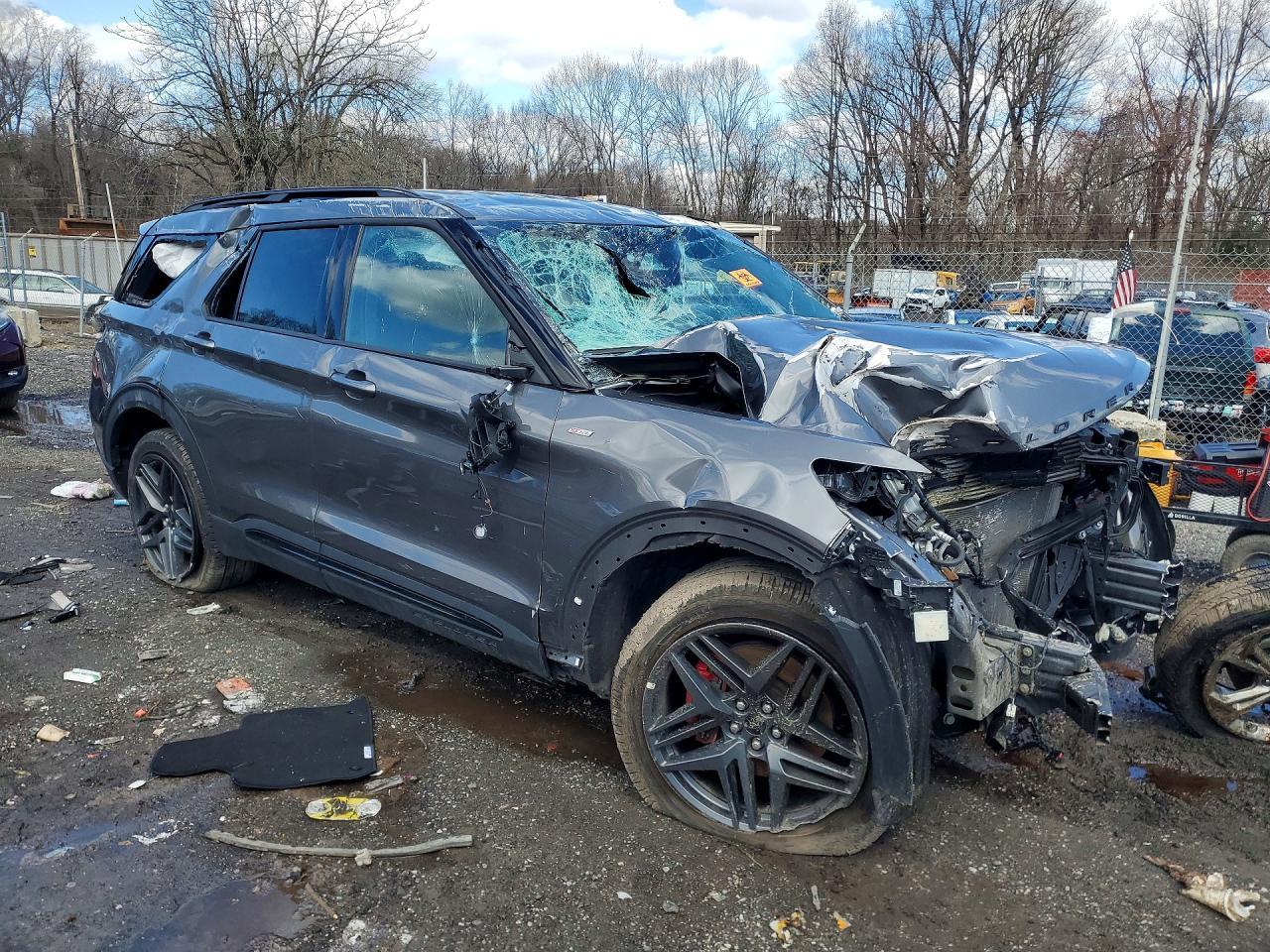 2025 Ford Explorer St-Line - Image 4
