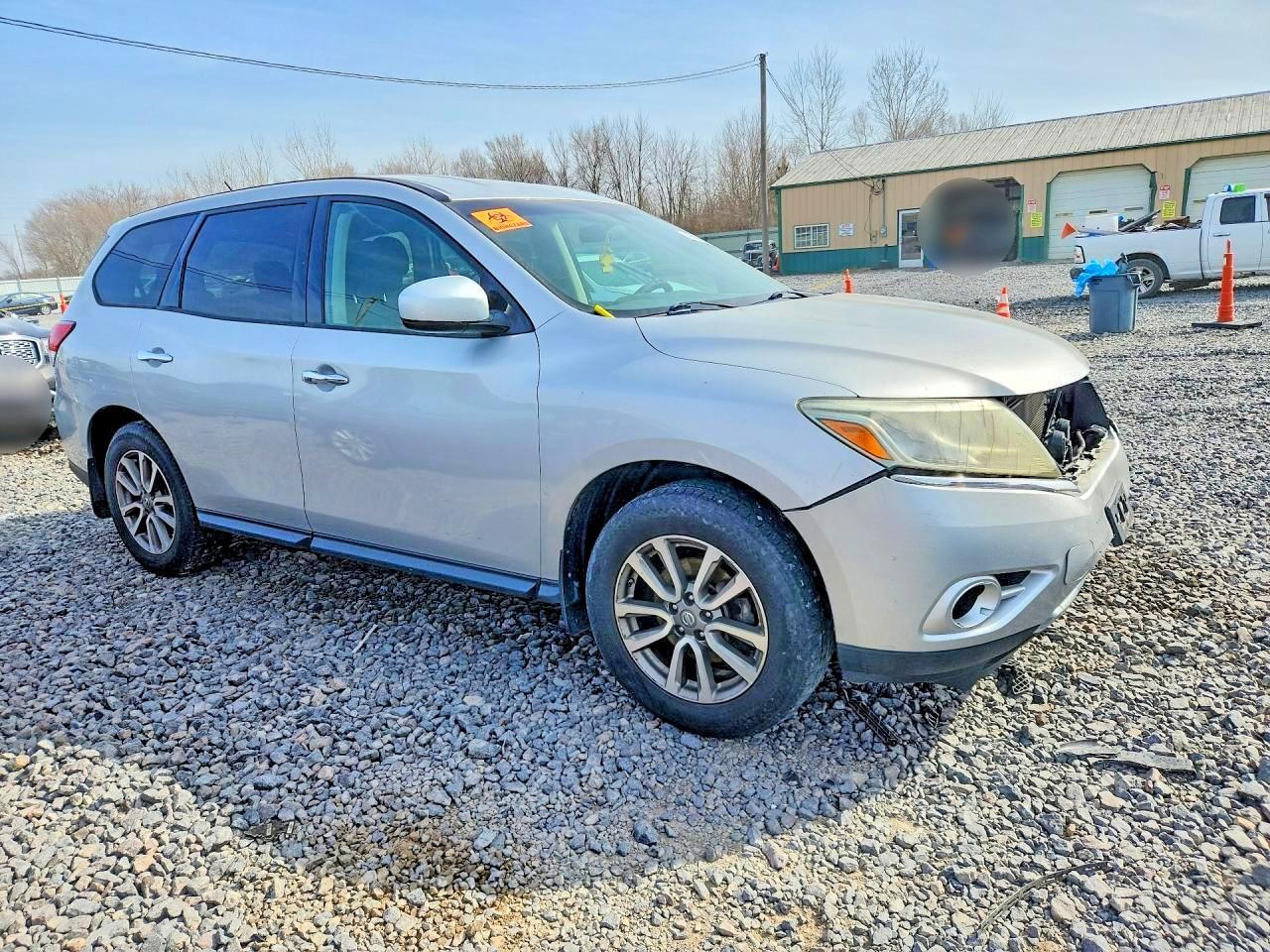 2014 Nissan Pathfinder S - Image 4