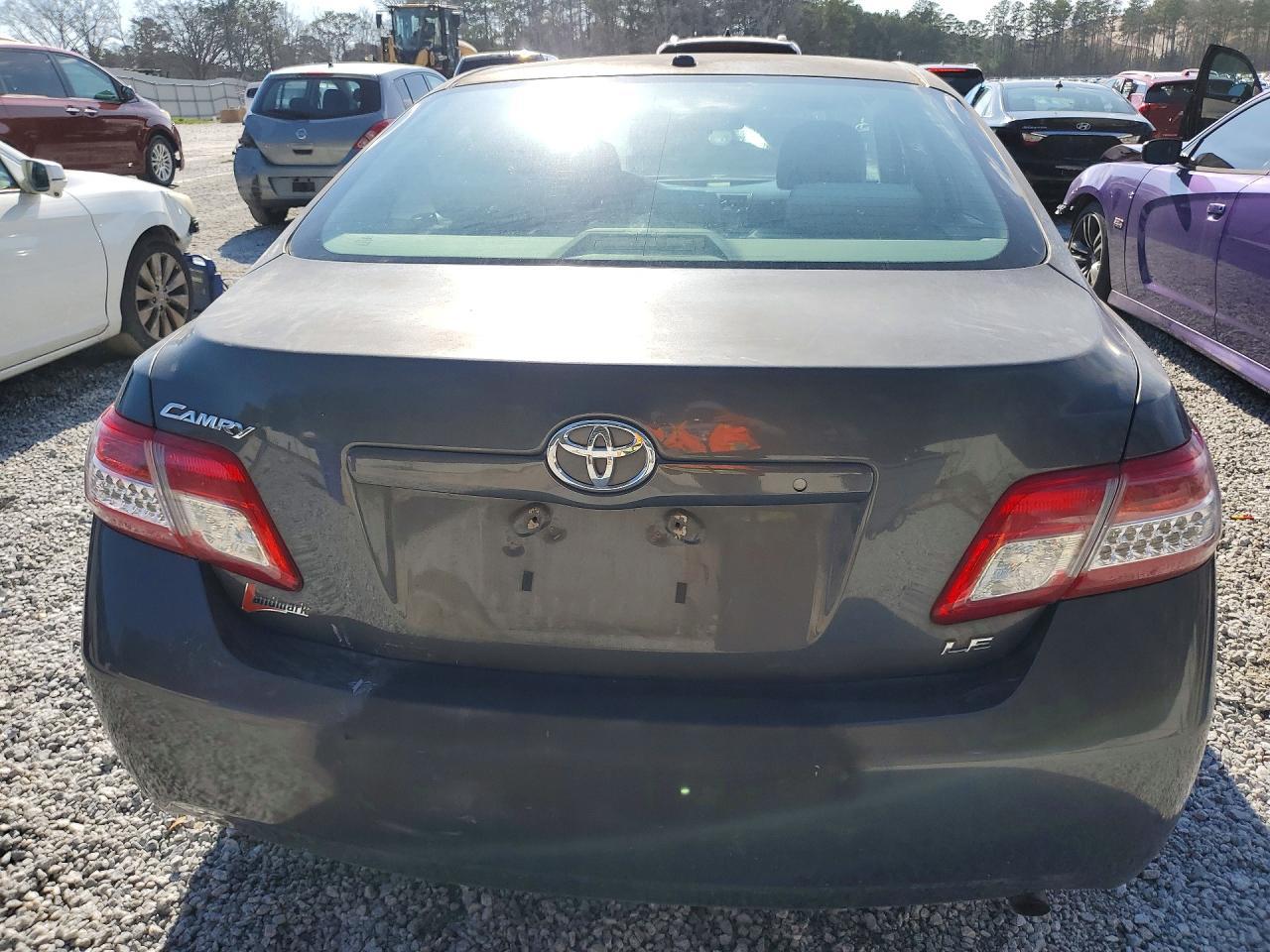 2011 Toyota Camry Le - Фото 6