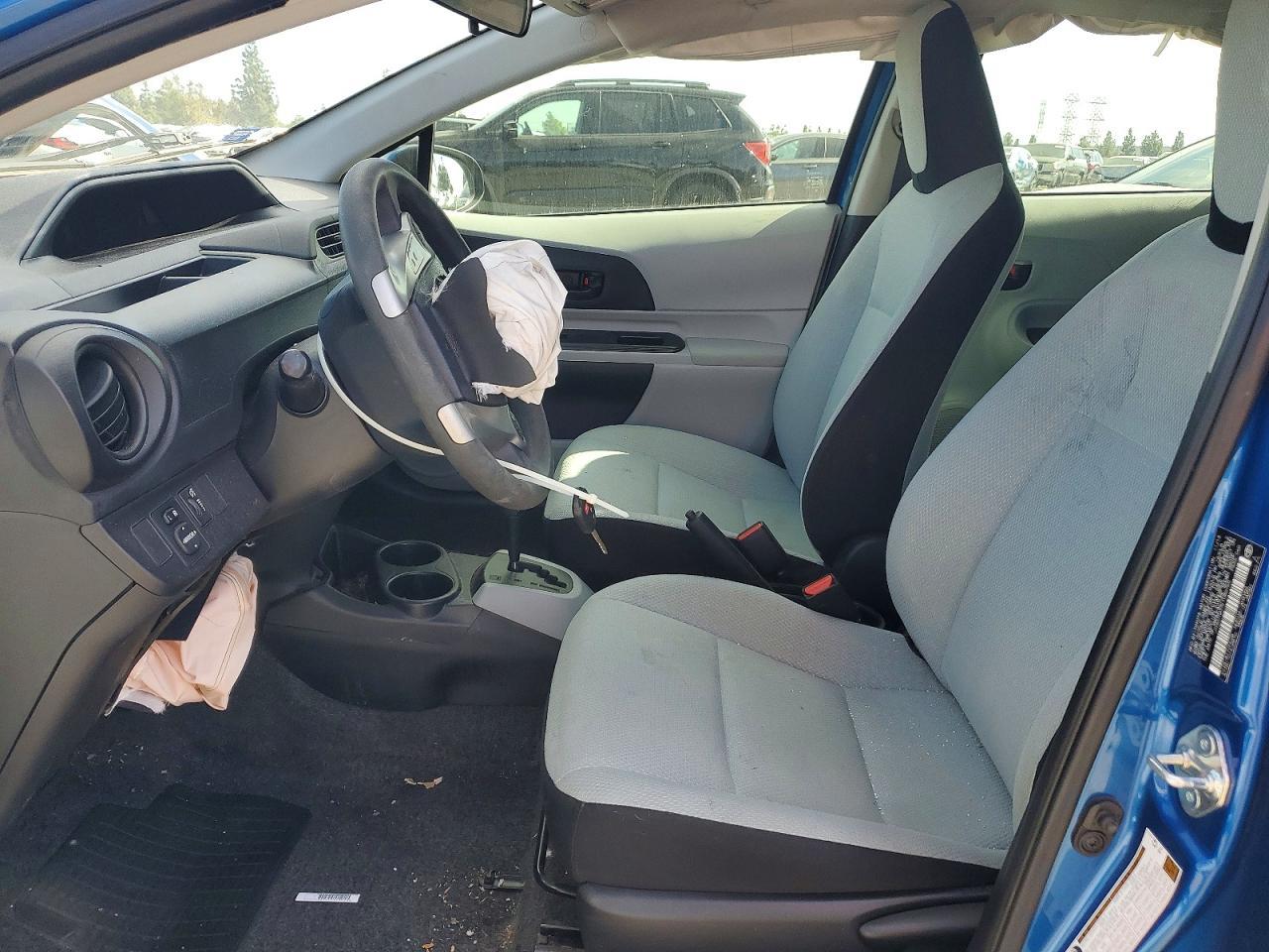 2014 Toyota Prius C One - Image 7