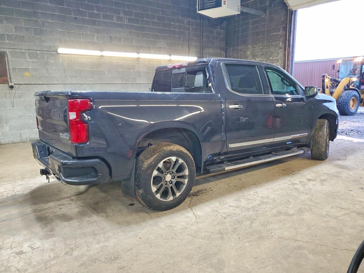 2022 Chevrolet Silverado K1500 High Country - Image 3