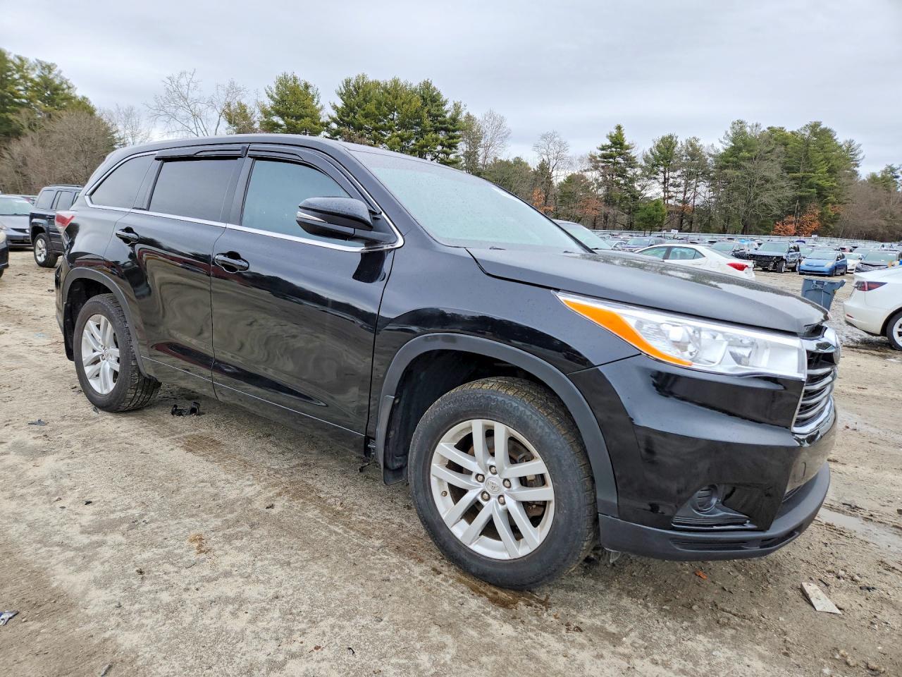 2014 Toyota Highlander Le - Image 4