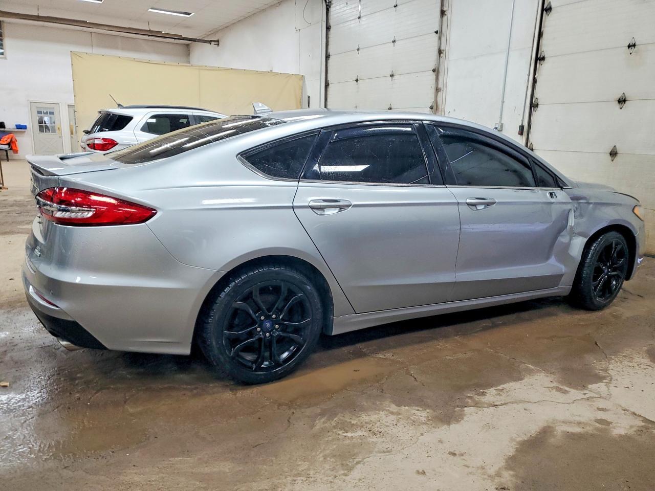 2020 Ford Fusion Se - Фото 3