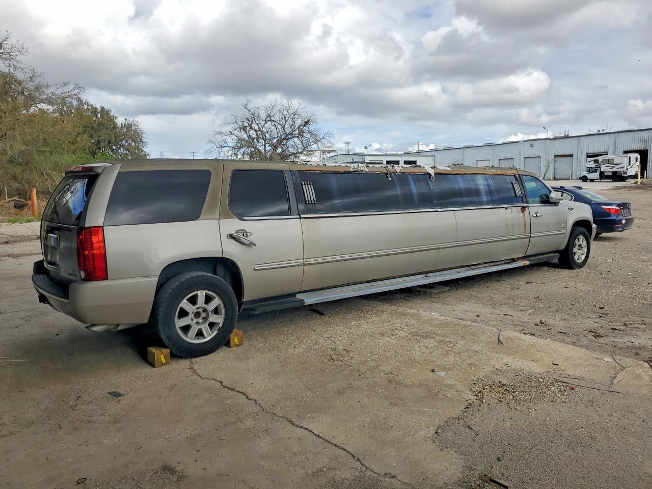 2008 Cadillac Escalade L - Image 3