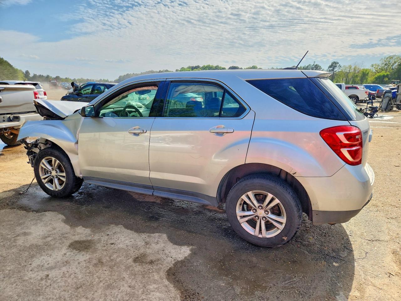2016 Chevrolet Equinox Ls - Image 2