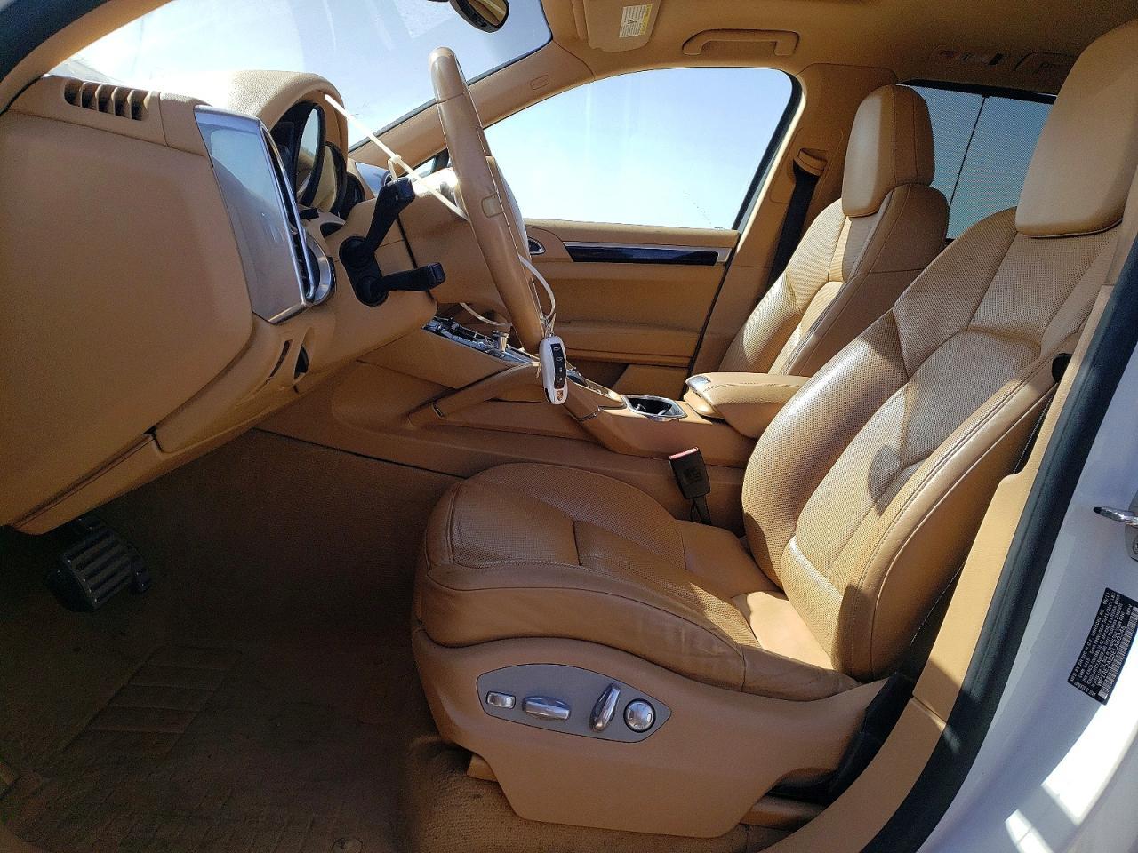 2014 Porsche Cayenne S Hybrid - Image 7