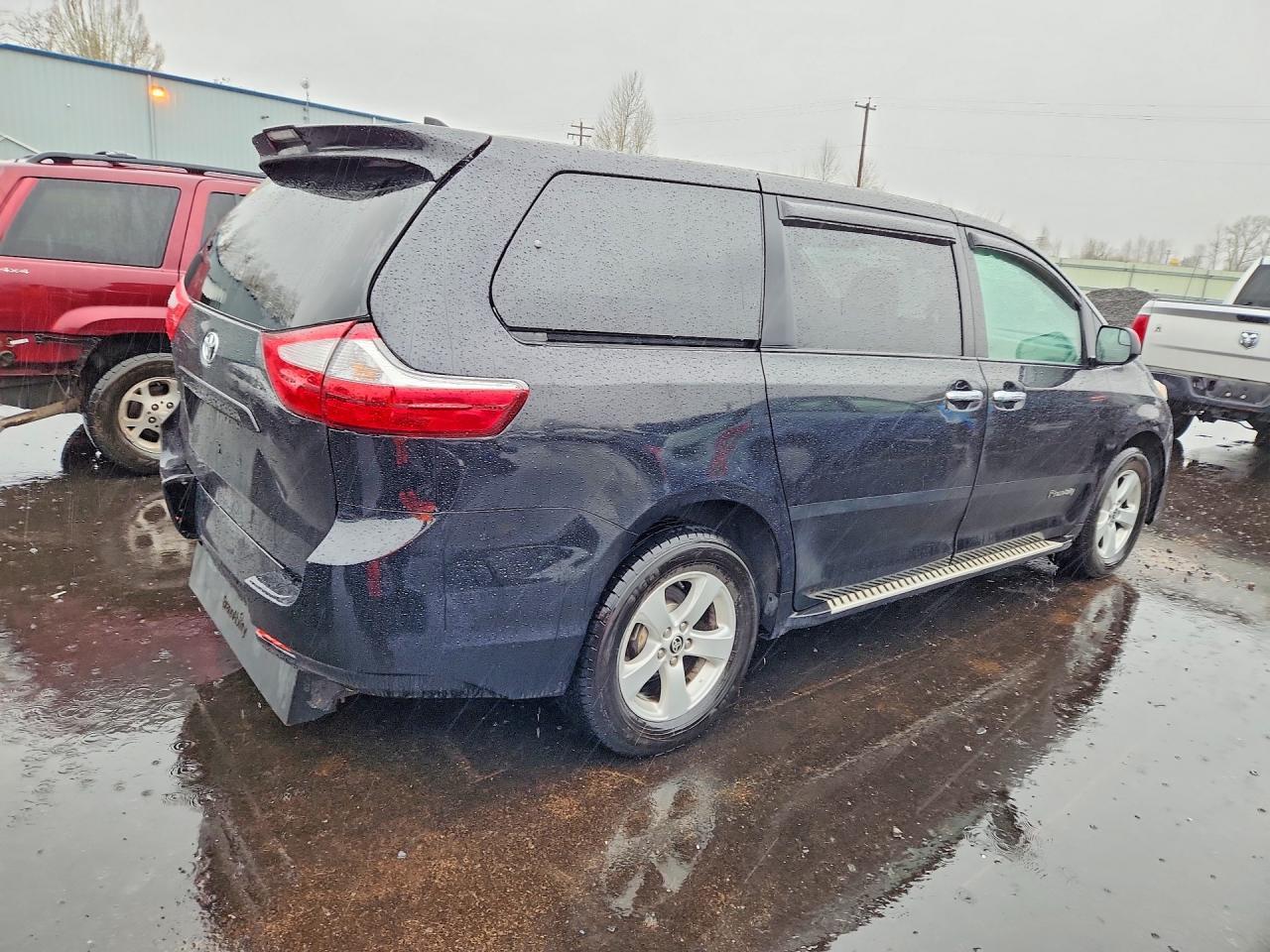 2020 Toyota Sienna L 7-Passenger - Фото 3