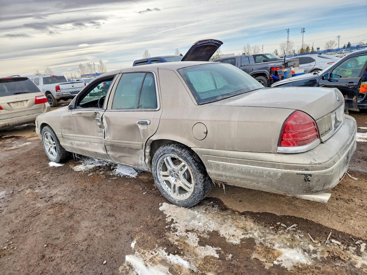 2004 Ford Crown Victoria Unknown - Image 2