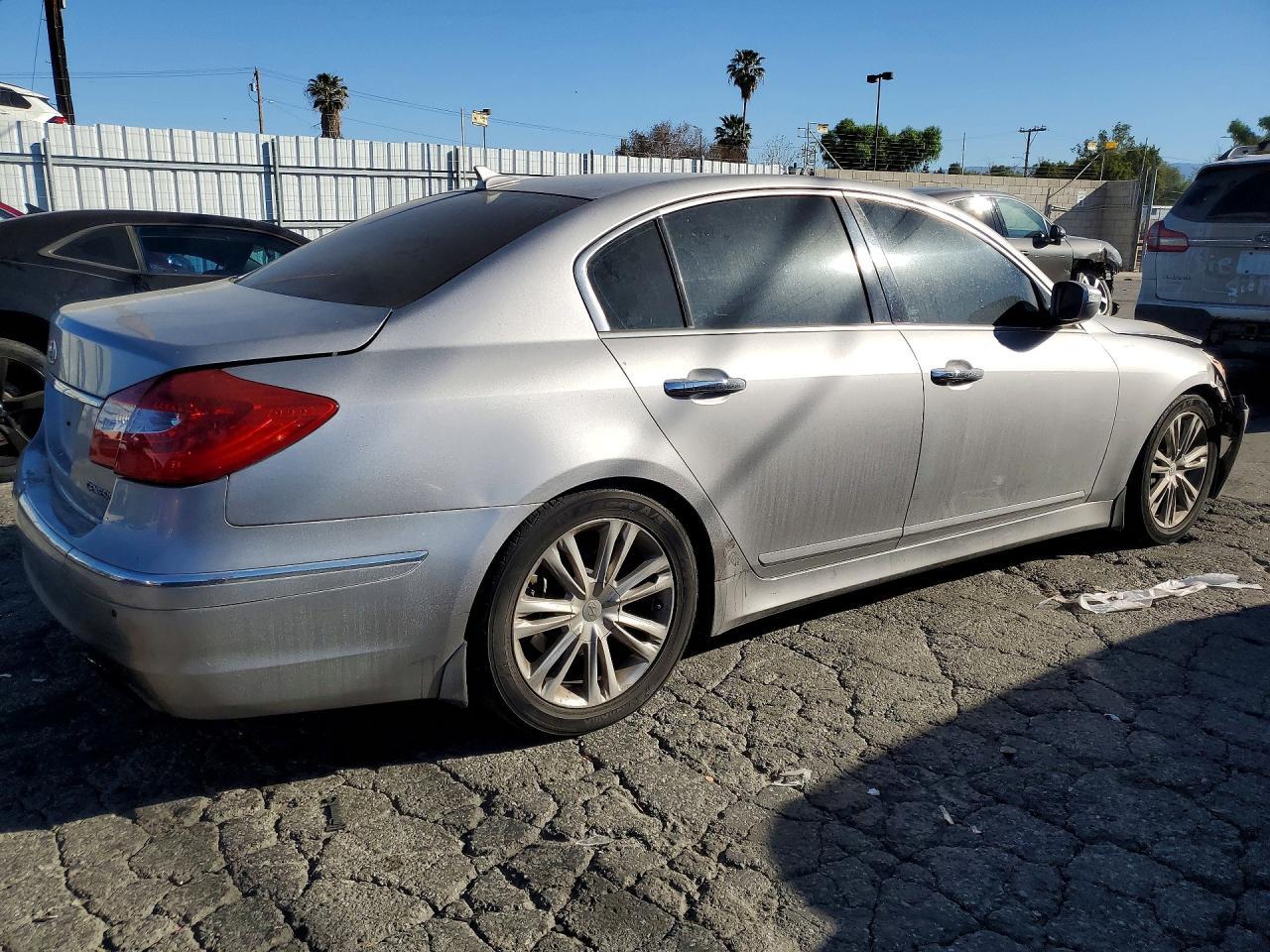 2012 Hyundai Genesis 3.8L V6 - Фото 3
