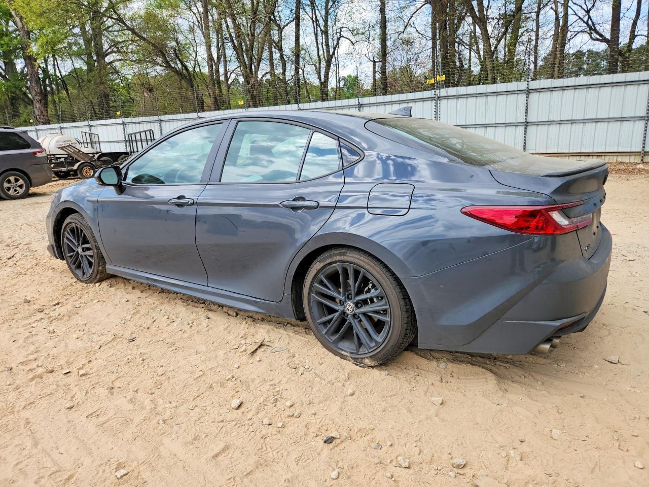 2025 Toyota Camry Se - Фото 2