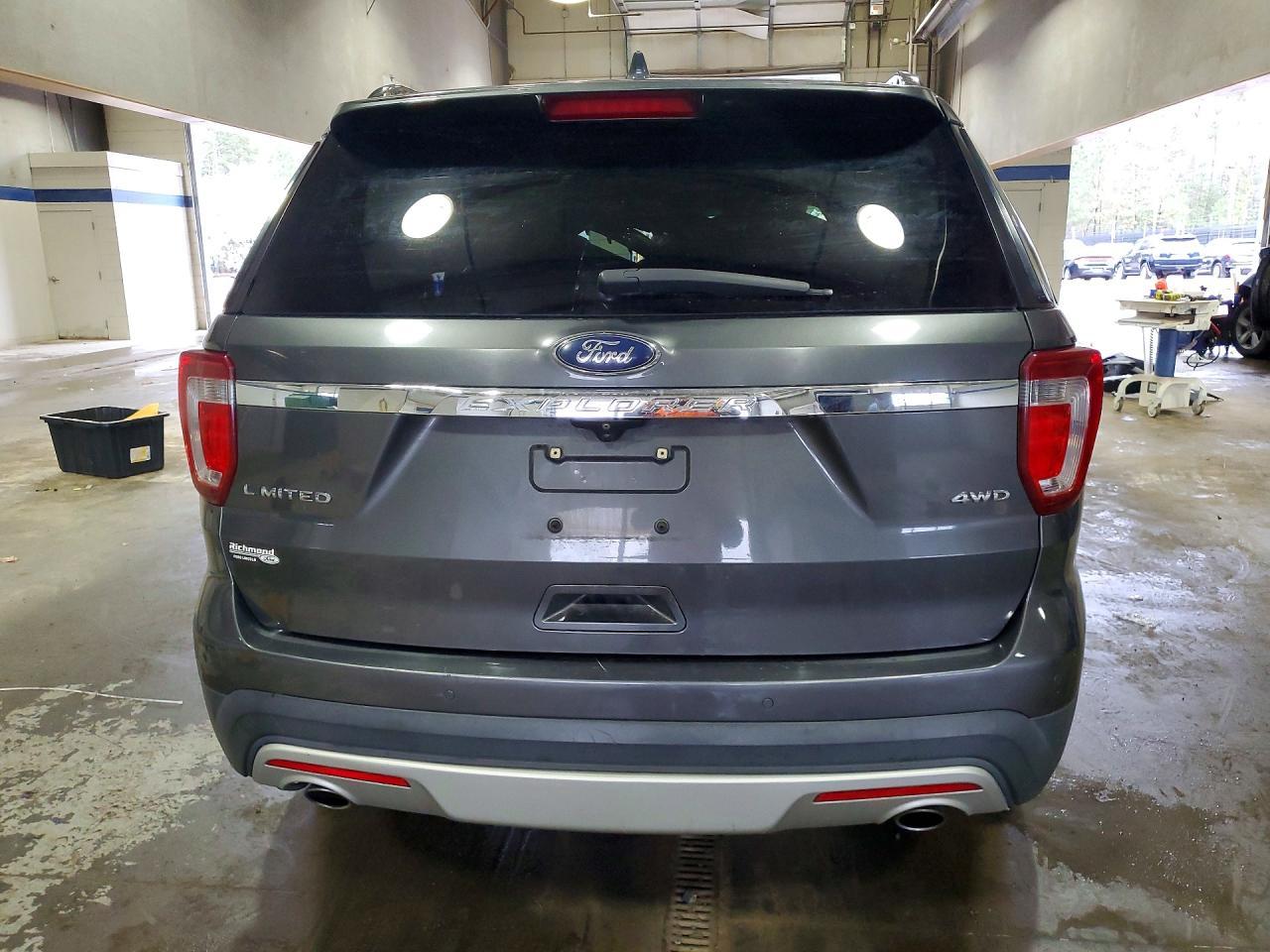 2017 Ford Explorer Limited - Image 6