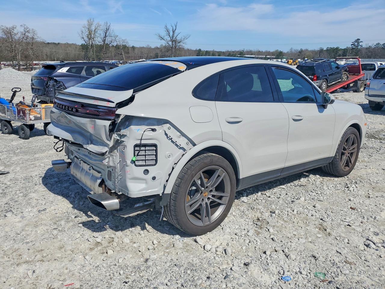 2024 Porsche Cayenne Coupe - Image 3