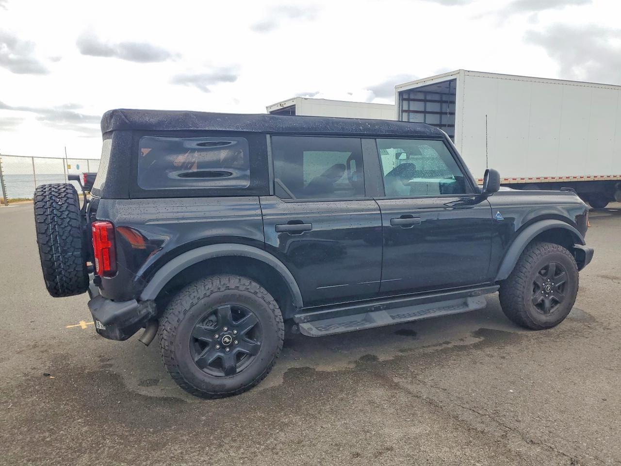 2024 Ford Bronco Black Diamond - Image 3