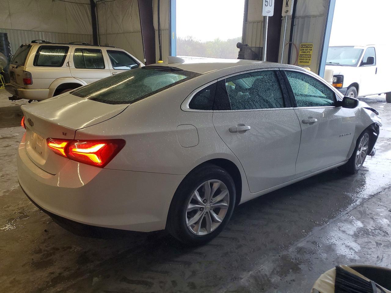 2022 Chevrolet Malibu Lt - Фото 3