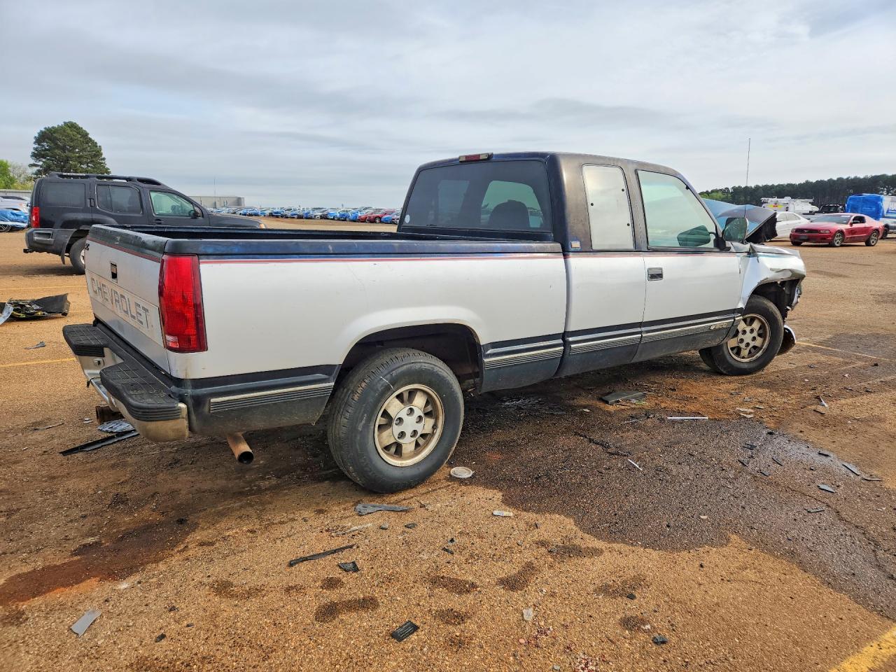 1994 Chevrolet Gmt-400 C1500 - Image 3