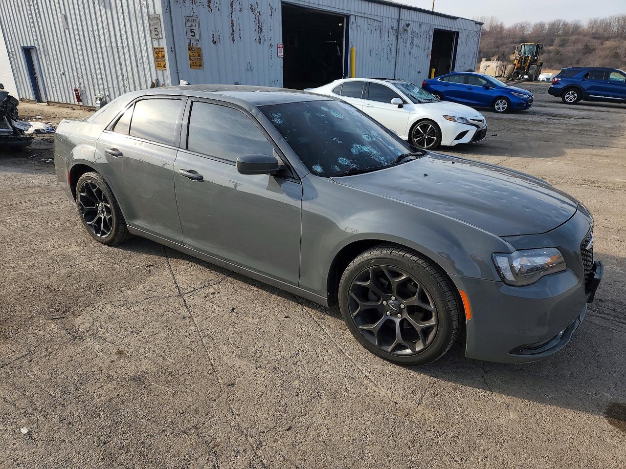 2019 Chrysler 300 S - Image 4