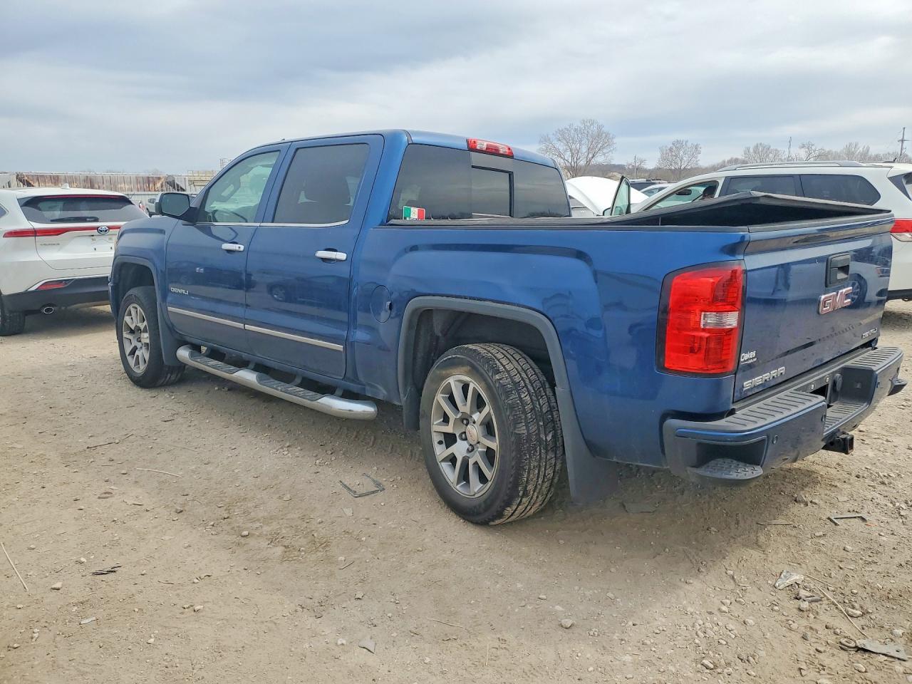 2015 GMC Sierra K1500 Denali - Image 2