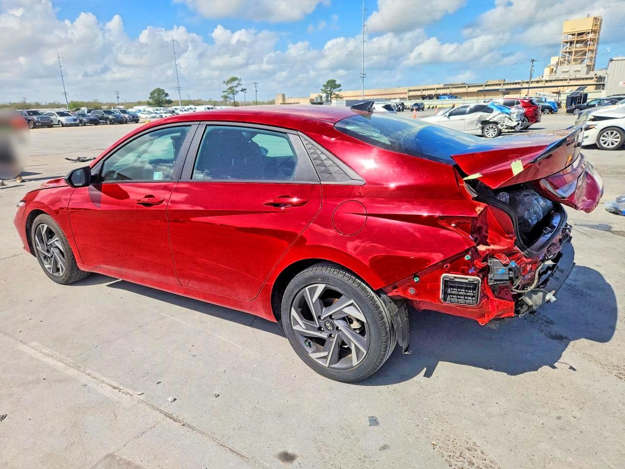 2025 Hyundai Elantra Sel Sport - Image 2