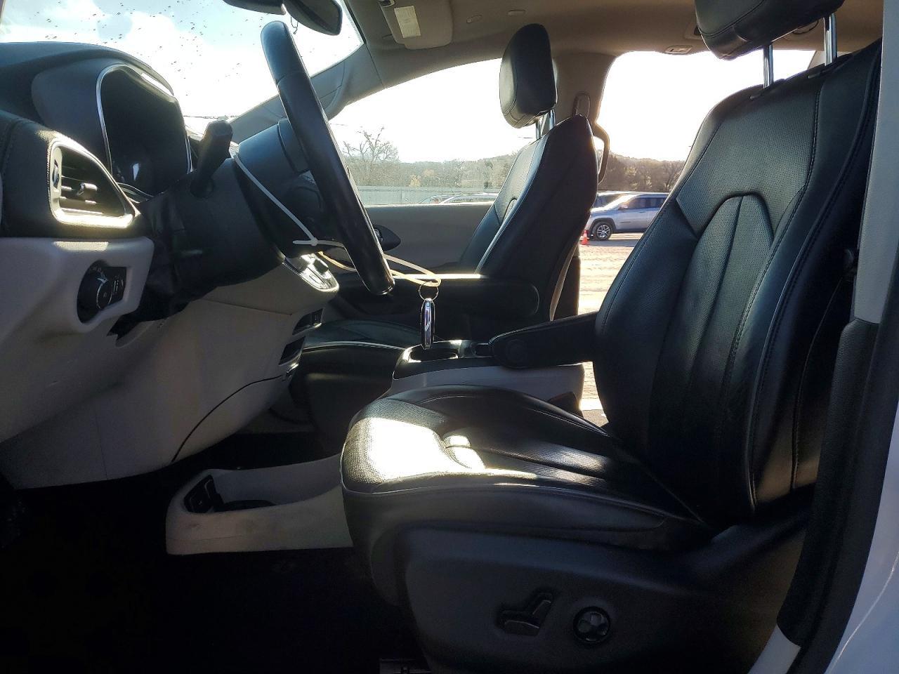 2020 Chrysler Pacifica Limited - Image 7
