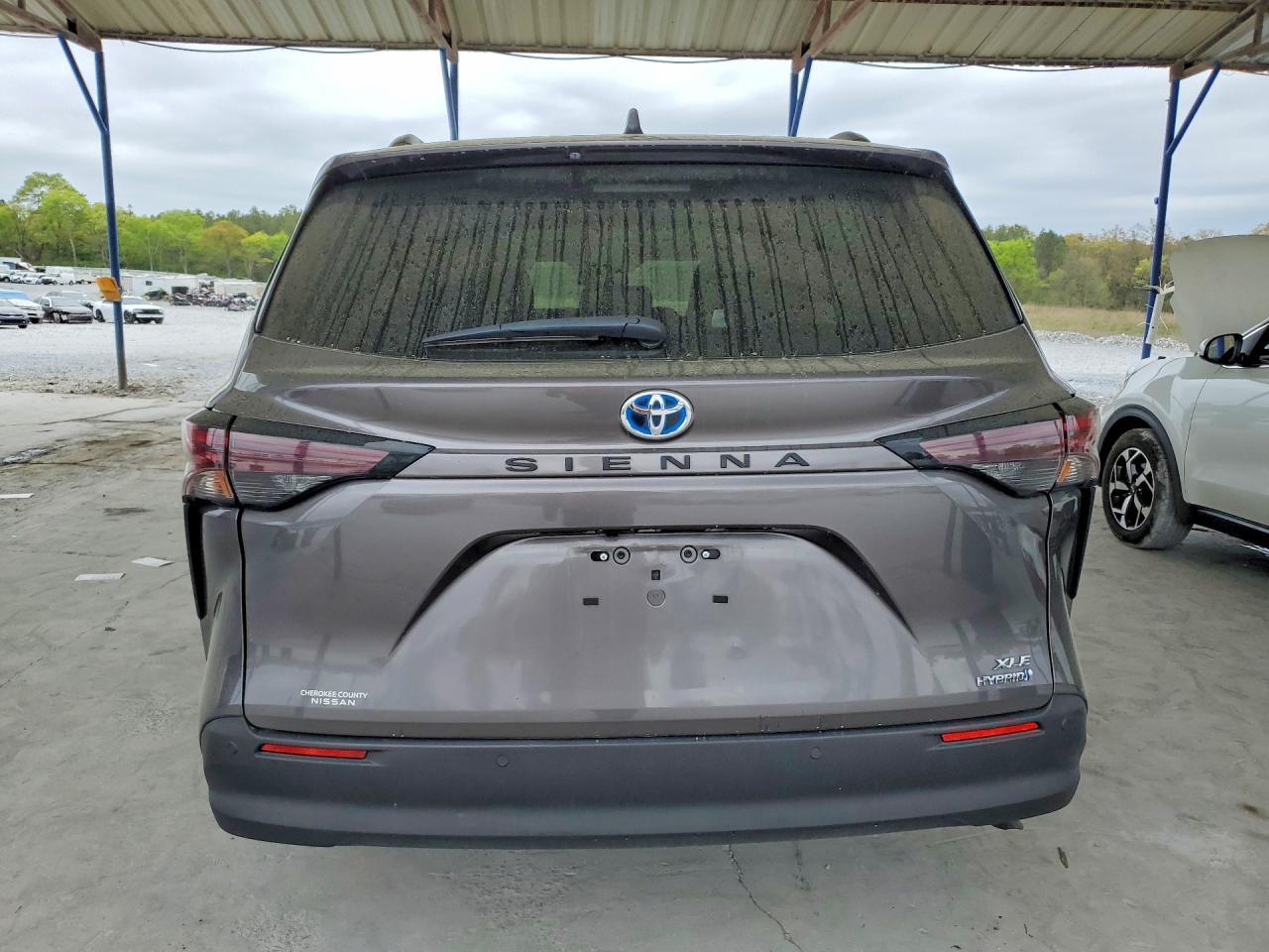 2024 Toyota Sienna Xle 8-Passenger - Image 6