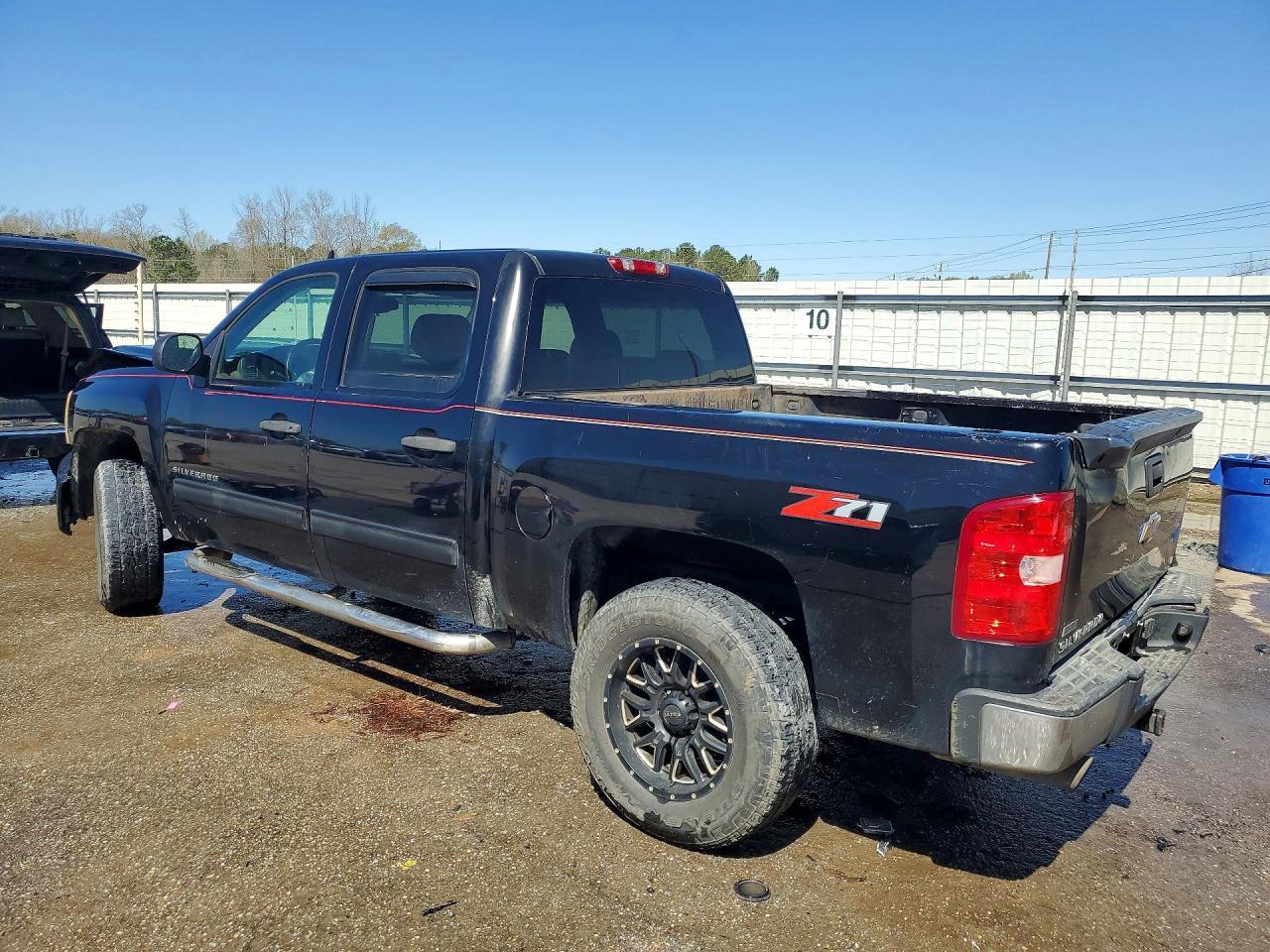 2010 Chevrolet Silverado C1500 Lt - Image 2