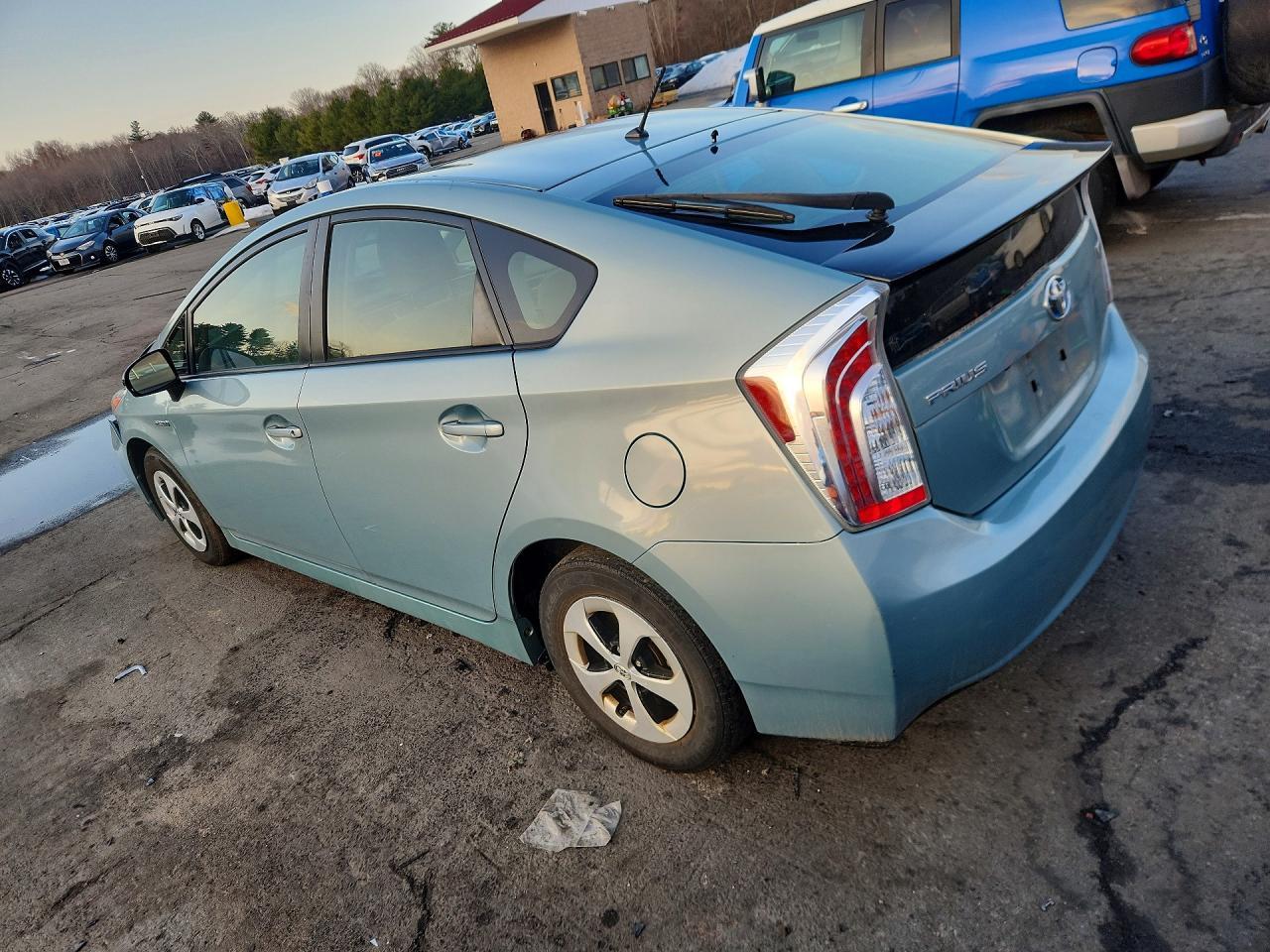 2015 Toyota Prius Two - Фото 2