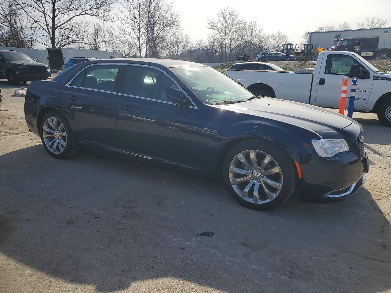 2017 Chrysler 300 Limited - Фото 4