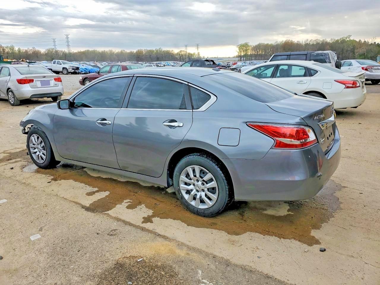2015 Nissan Altima 2.5 S - Image 2