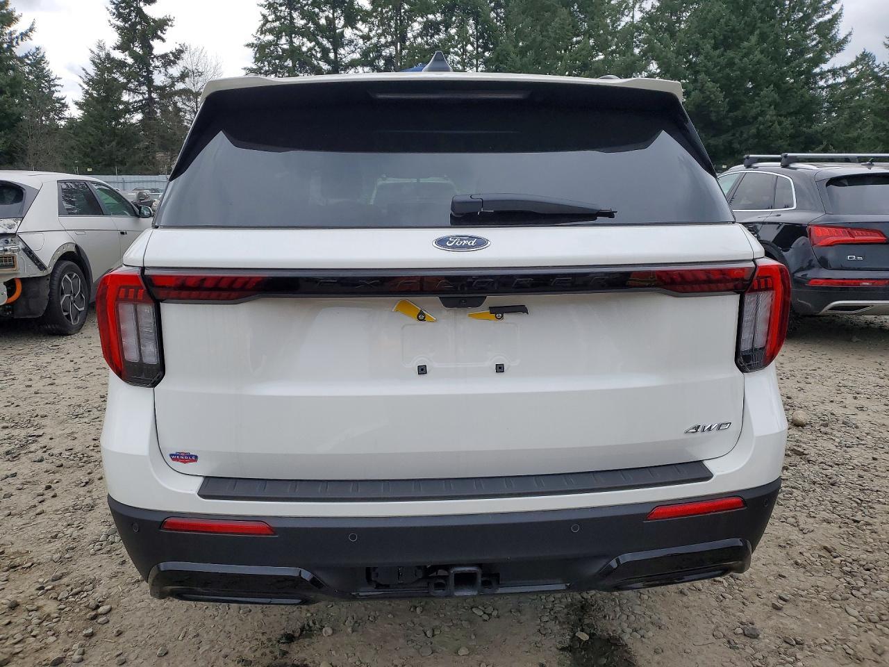 2025 Ford Explorer St-Line - Image 6