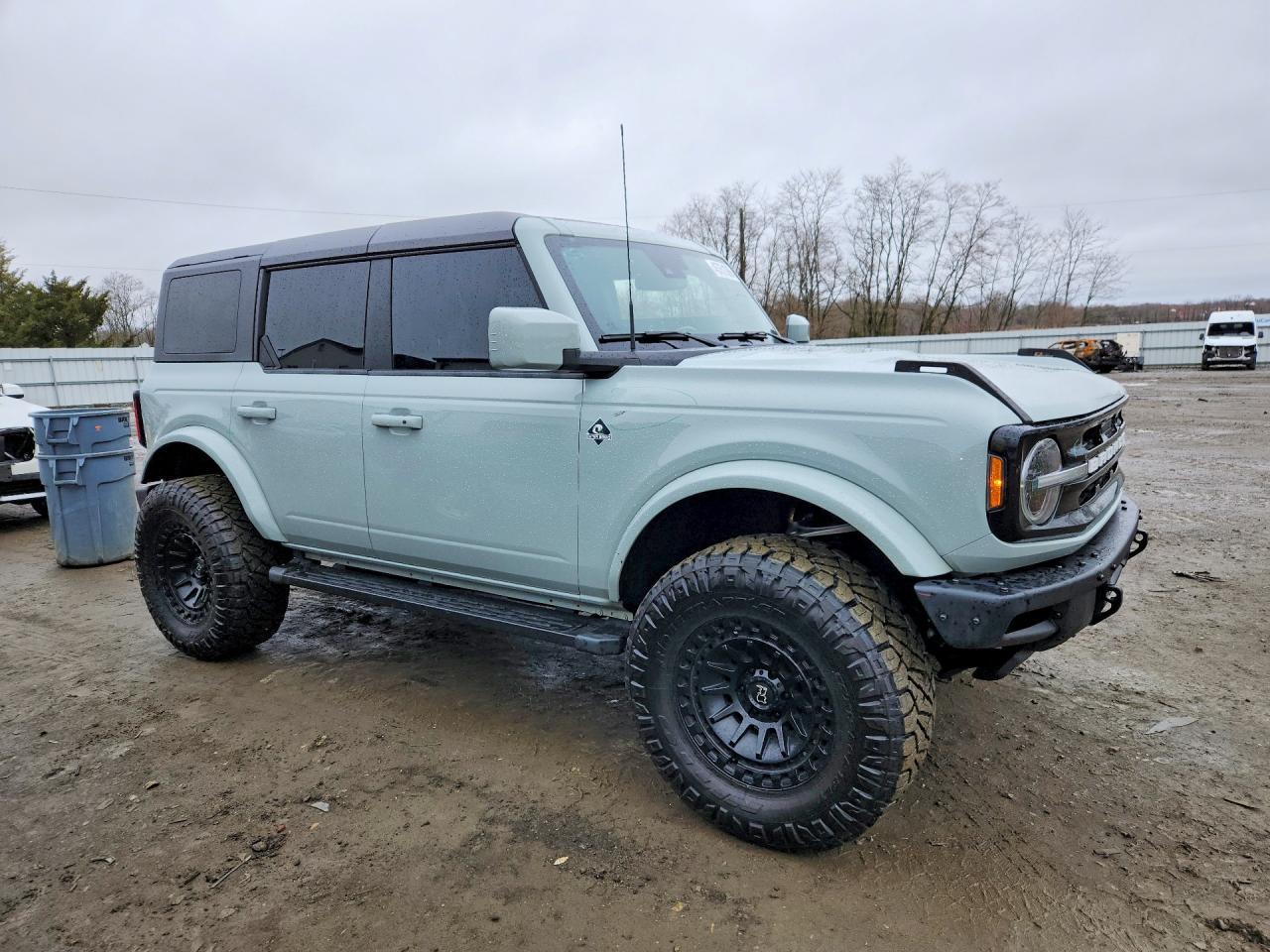 2024 Ford Bronco Outer Banks - Image 4