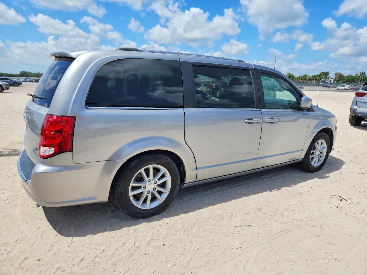 2020 Dodge Grand Caravan Sxt - Фото 3
