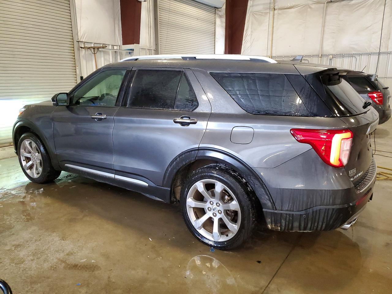 2020 Ford Explorer Platinum - Image 2