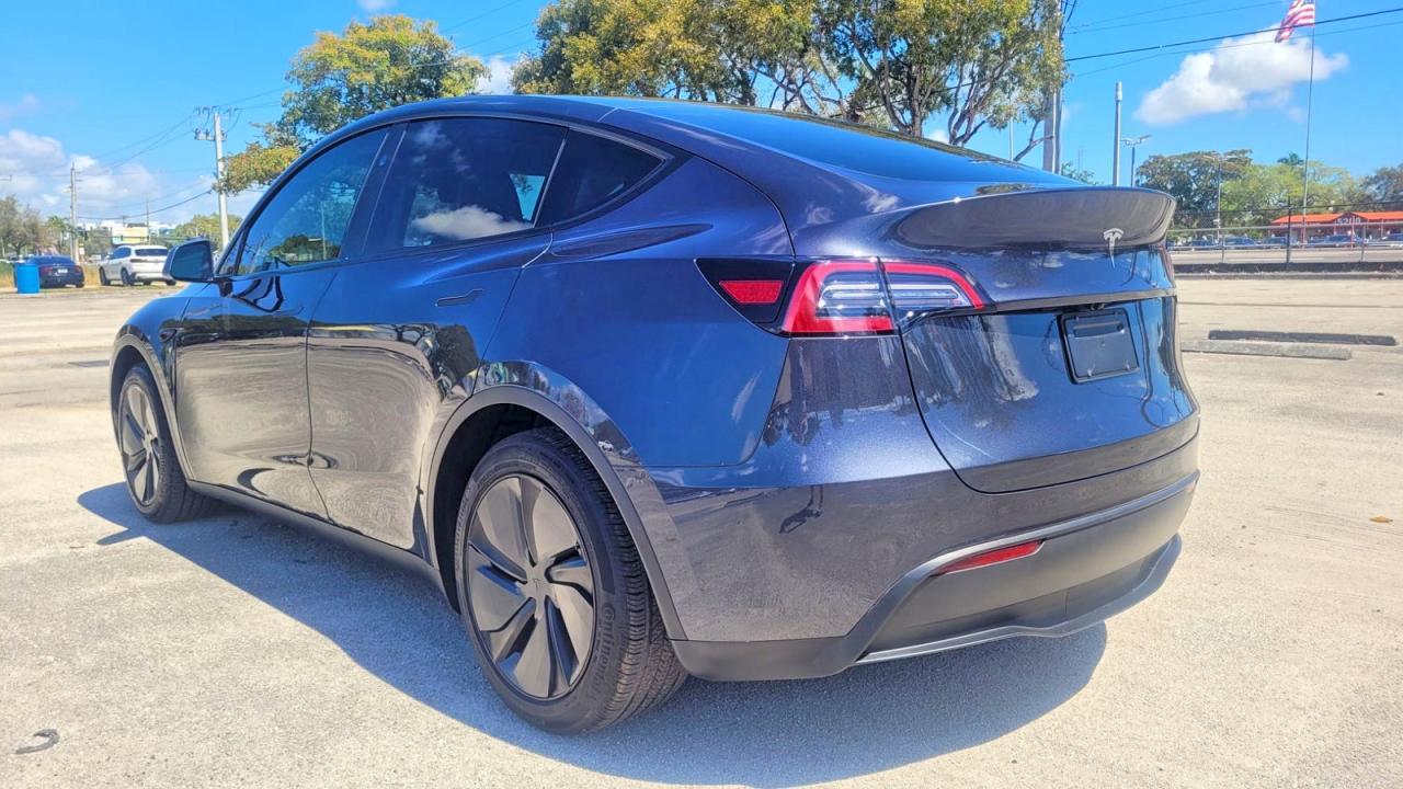 2025 Tesla Model Y - Фото 3