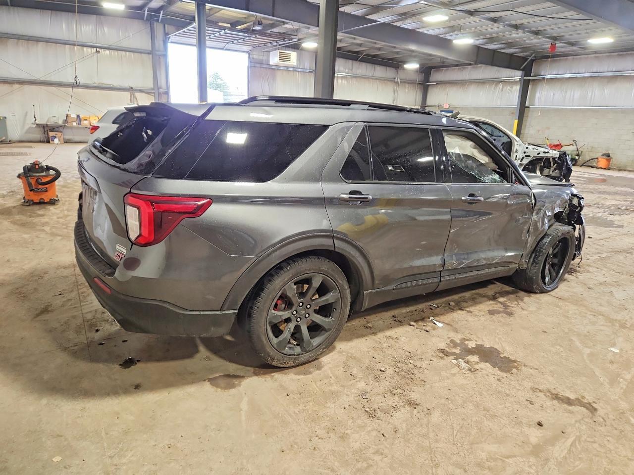 2020 Ford Explorer St - Фото 3