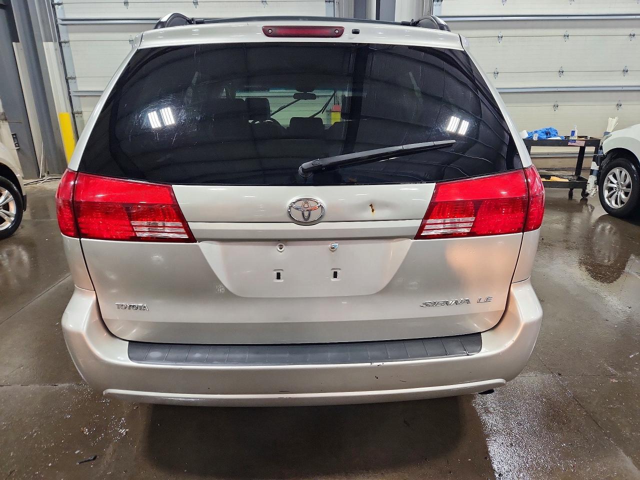 2004 Toyota Sienna Le 8 Passenger - Image 6