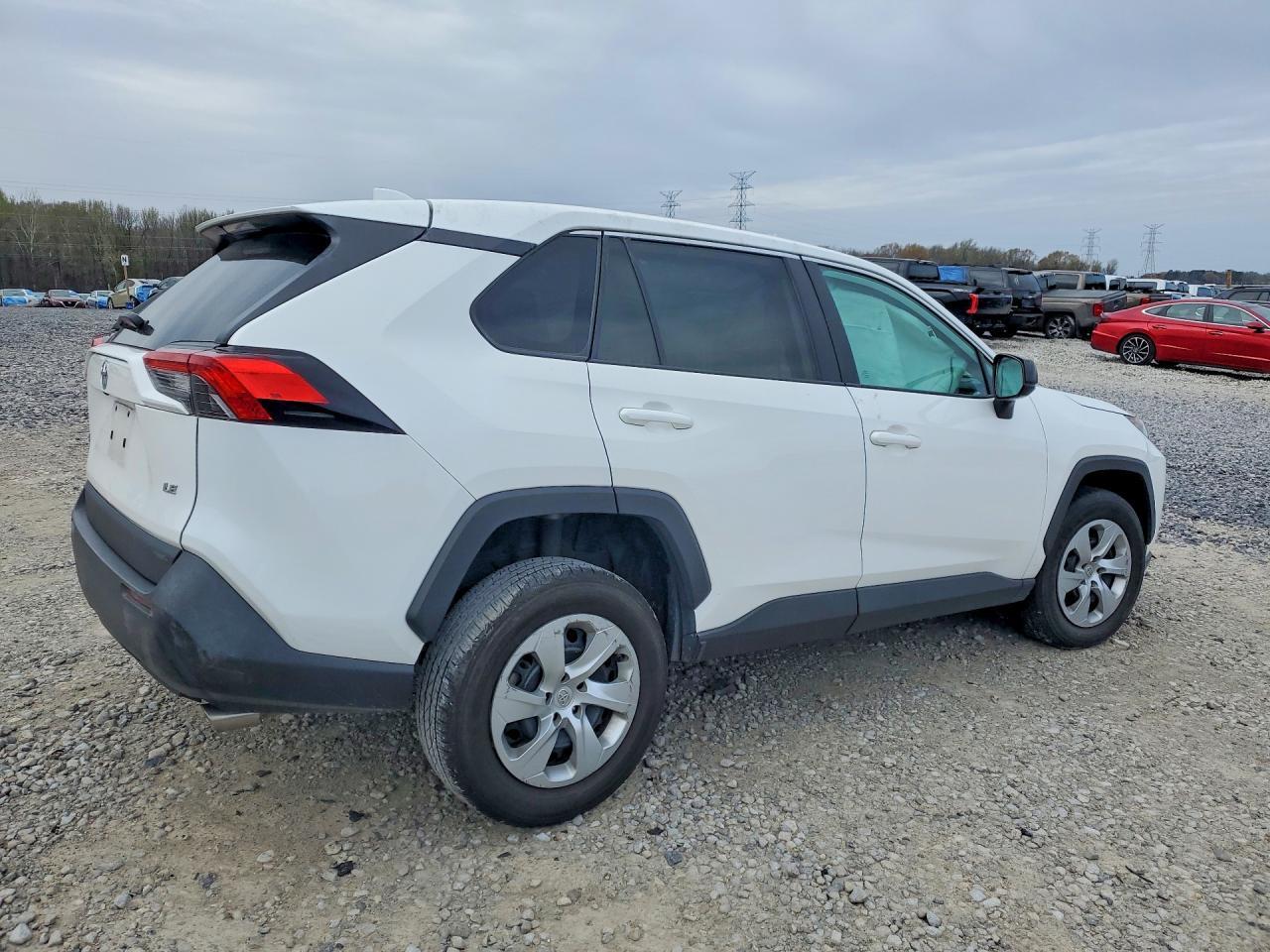 2022 Toyota Rav4 Le - Image 3